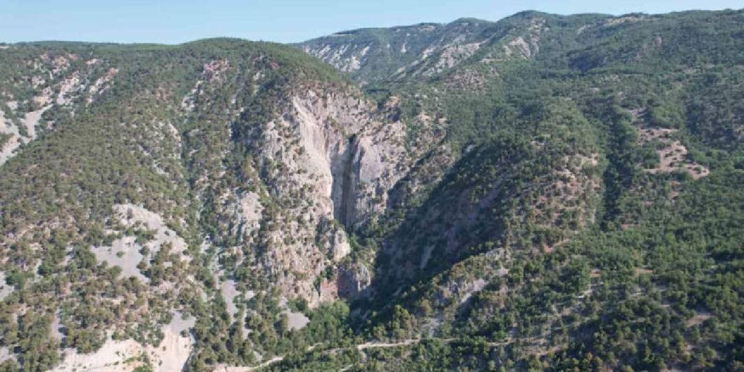 Yağışlarla yeniden can buldu: Su Uçuran Şelalesi özüne döndü 3
